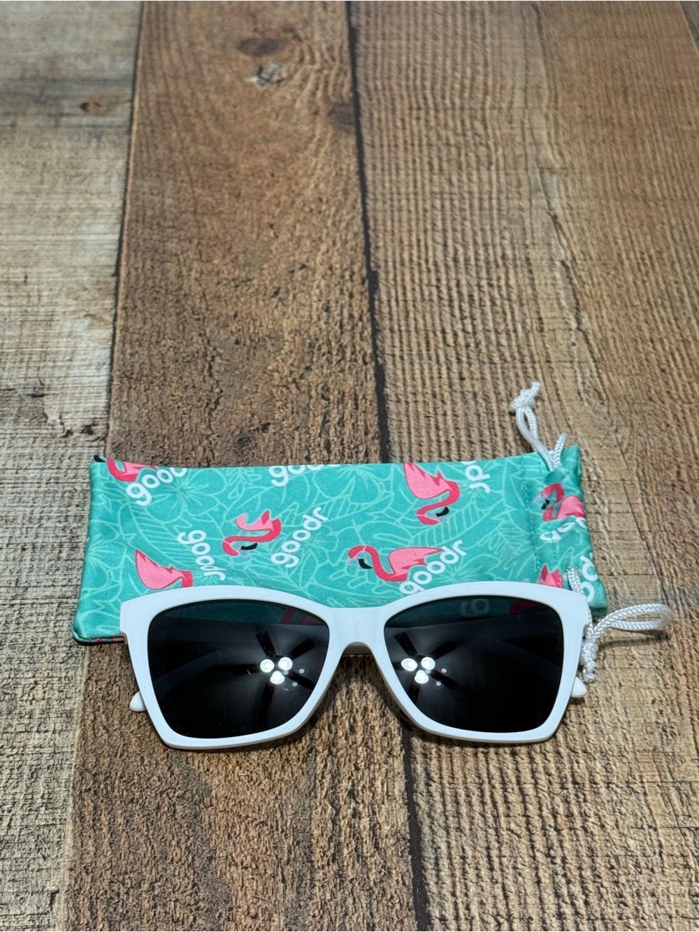 Goodr THE MOD ONE OUT white frames